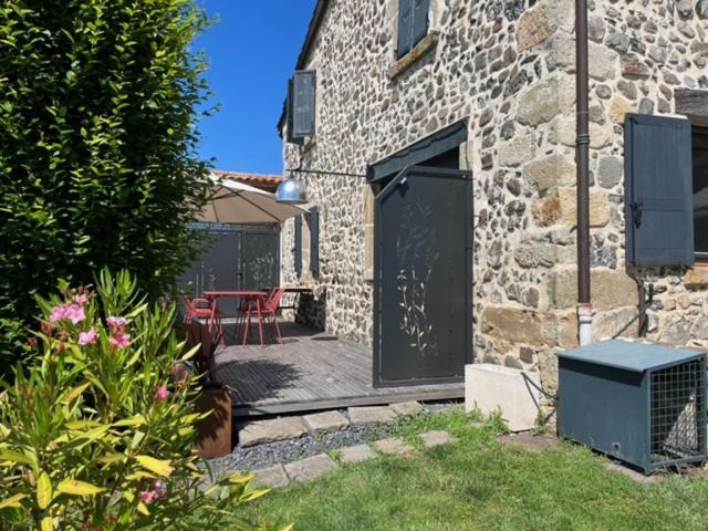 Domaine Des Pierres D Auvergne Flat Ngoại thất bức ảnh